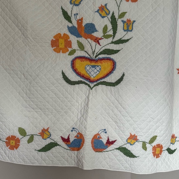 Vintage Lovebirds Needlepoint Quilt Folk Art Heart Floral Bedspread Queen XL - Picture 4 of 10